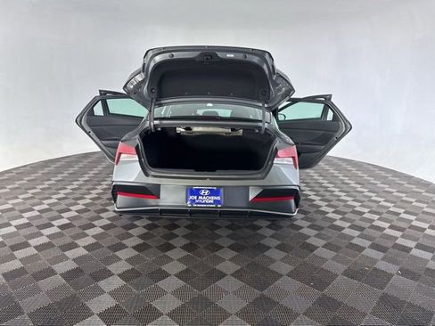 Certified 2025 Hyundai Elantra SEL image 20