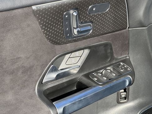 Certified 2025 Mercedes-Benz GLB 250 image 12