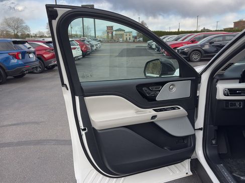 New 2026 Lincoln Aviator Reserve w/ Luxury Package AWD/4WD image 9