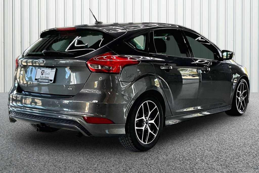 Used 2016 Ford Focus SE w/ SE Sport Package FWD image 6