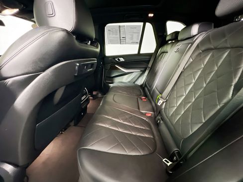 Used 2023 BMW X5 xDrive40i w/ Premium Package image 29