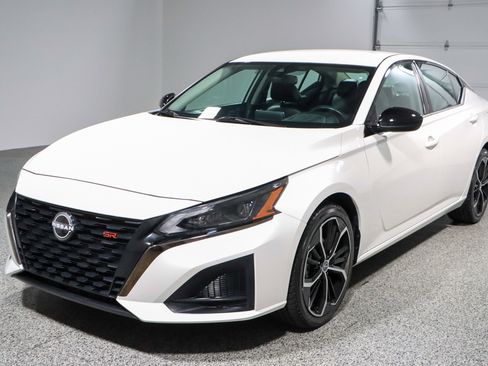 Used 2024 Nissan Altima 2.5 SR image 29