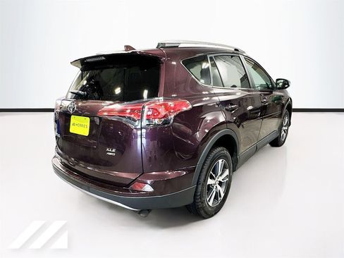 Used 2017 Toyota RAV4 XLE AWD/4WD image 5