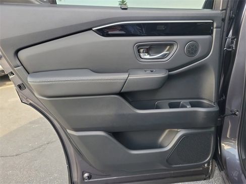 New 2025 Honda Pilot Touring image 14