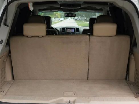 Used 2015 Nissan Armada Platinum w/ 2nd Row Captain Seat Package RWD image 17