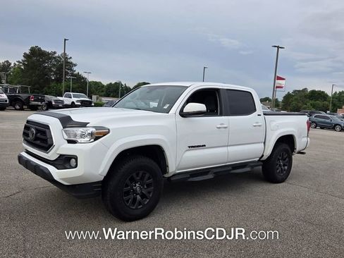 Used 2022 Toyota Tacoma SR5 w/ Technology Package RWD image 3