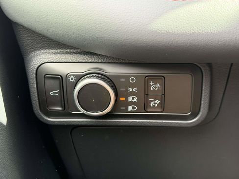 Used 2025 Ford Explorer Active AWD/4WD image 20