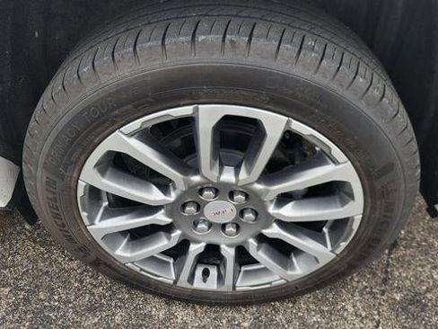 Used 2023 GMC Acadia Denali w/ Denali Ultimate Package AWD/4WD image 8