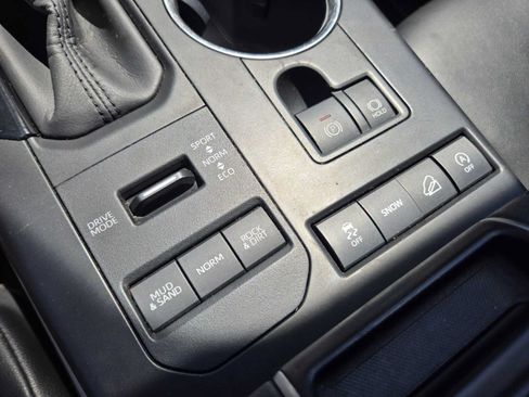 Used 2020 Toyota Highlander XLE AWD/4WD image 33