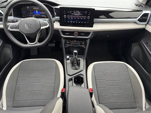 New 2025 Volkswagen Taos SE image 20