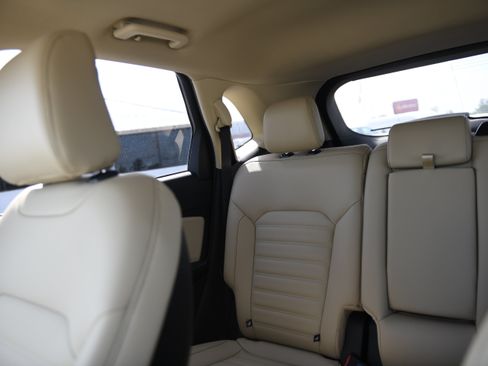 Used 2020 Ford Edge SEL w/ Convenience Package FWD image 28