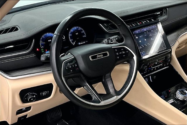 Used 2022 Jeep Grand Cherokee L Limited AWD/4WD image 16