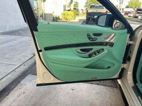 Used 2019 Mercedes-Benz S 560 Sedan w/ Premium Package image 44