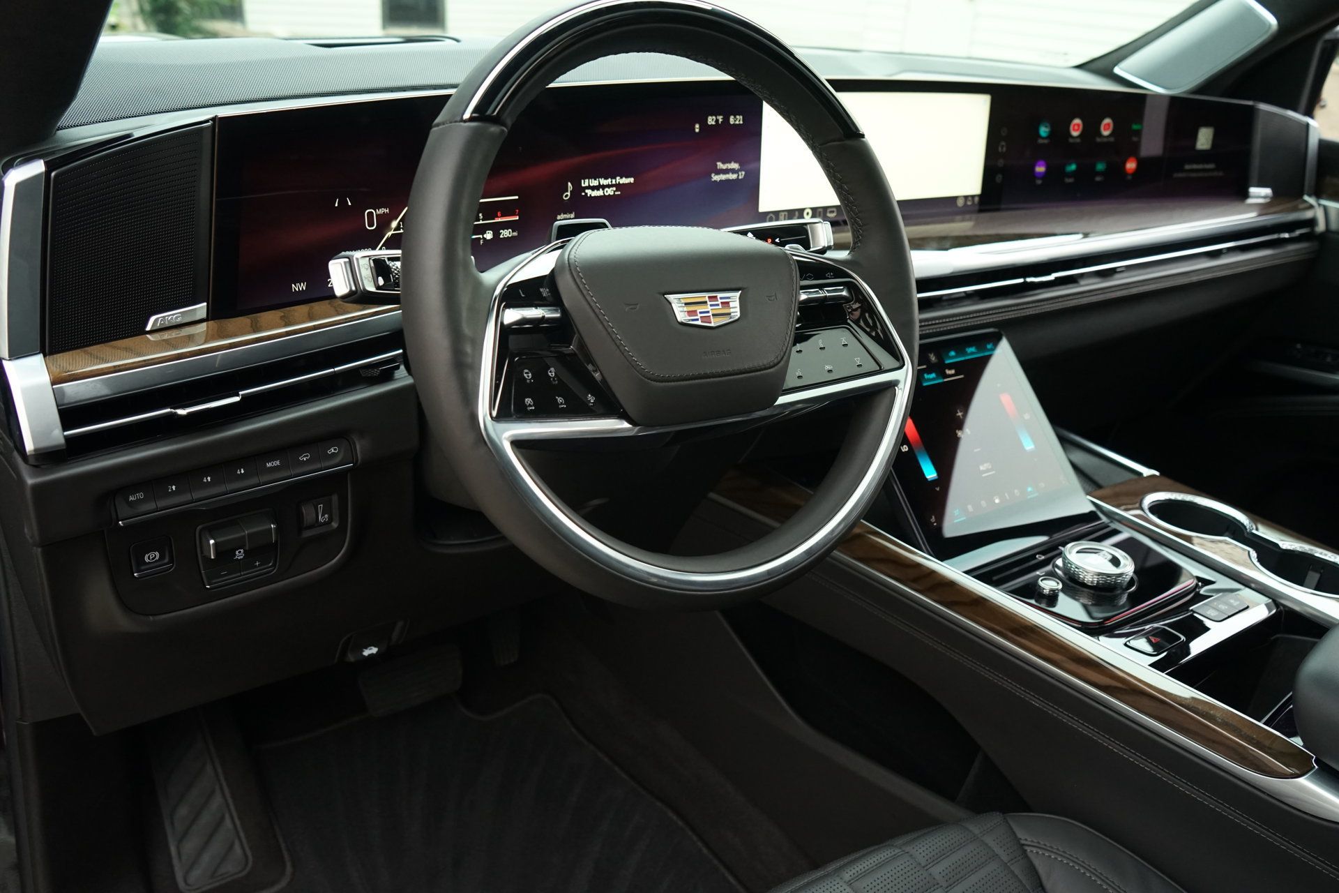 Used 2026 Cadillac Escalade Platinum Sport AWD/4WD image 2