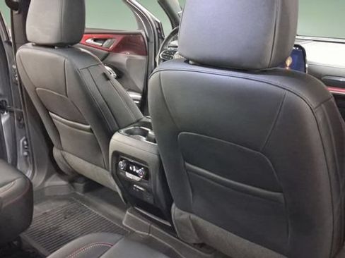 Used 2024 Chevrolet Traverse Z71 w/ Enhanced Driving Package AWD/4WD image 16