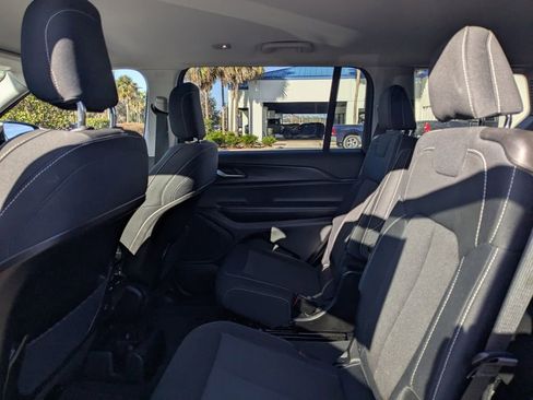 Used 2023 Jeep Grand Cherokee L Laredo image 12