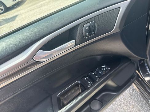 Used 2019 Ford Fusion SEL FWD image 12
