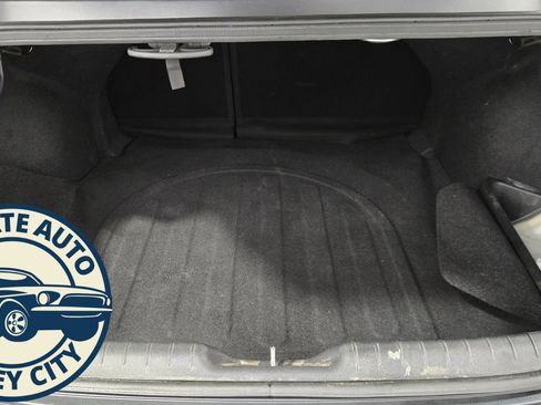 Used 2023 Hyundai Elantra Limited w/ Preferred Accessory Package image 30