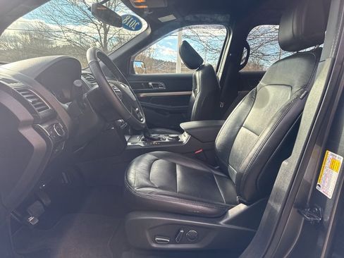 Used 2018 Ford Explorer XLT w/ Equipment Group 202A AWD/4WD image 17