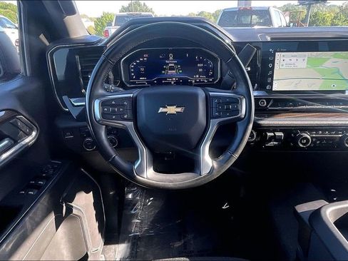Used 2025 Chevrolet Silverado 1500 LT AWD/4WD image 10
