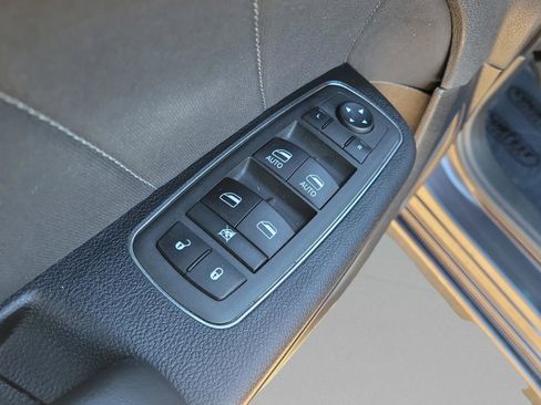 Used 2022 Dodge Charger SXT w/ Blacktop Package image 18