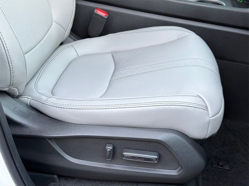 New 2025 Honda Pilot Touring image 11