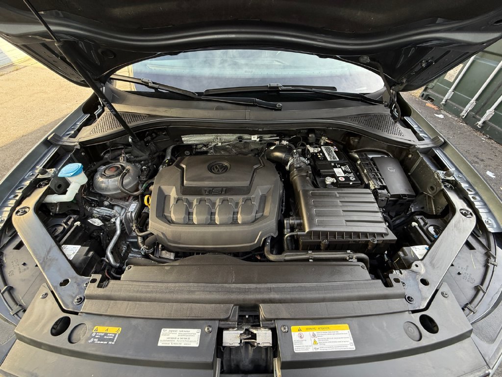 Used 2023 Volkswagen Tiguan SE w/ Panoramic Sunroof Package AWD/4WD image 27