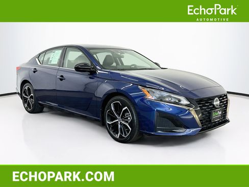 Used 2024 Nissan Altima 2.5 SR w/ SR Premium Package FWD image 1