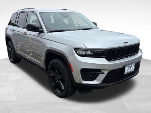 Used 2023 Jeep Grand Cherokee Altitude AWD/4WD image 1
