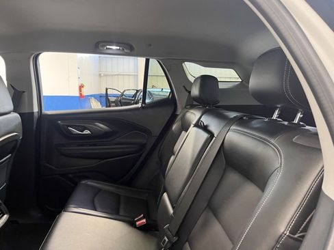 Used 2024 GMC Terrain SLT image 18