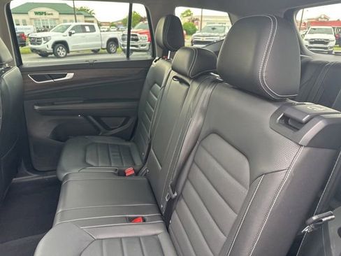 Used 2024 Volkswagen Atlas SEL AWD/4WD image 14
