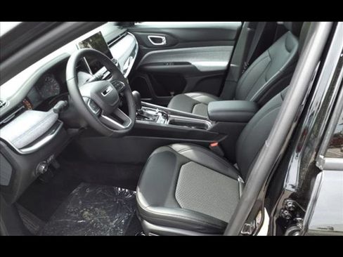 Used 2024 Jeep Compass Latitude AWD/4WD image 5