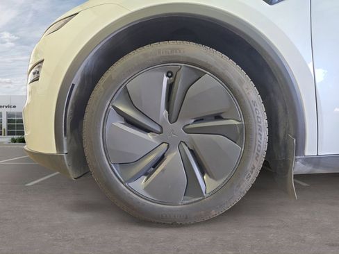 Used 2026 Tesla Model Y Long Range AWD/4WD image 10