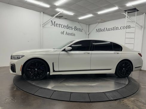Used 2022 BMW 740i w/ M Sport Package RWD image 4