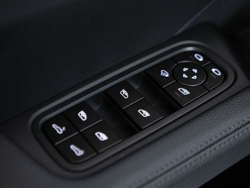 Certified 2026 Porsche Cayenne S AWD/4WD image 24