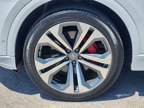 Used 2019 Audi Q8 Premium Plus AWD/4WD image 9