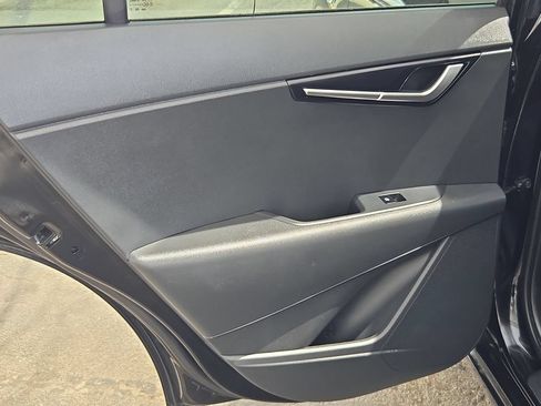 Used 2025 Kia Niro LX FWD image 18