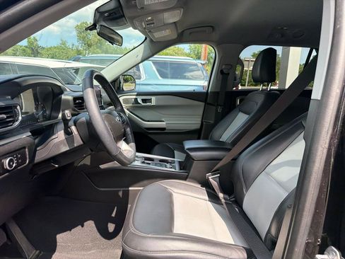 Used 2023 Ford Explorer XLT w/ Equipment Group 202A AWD/4WD image 20
