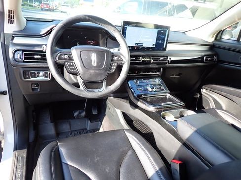 Certified 2023 Lincoln Nautilus AWD w/ Premium Package image 17