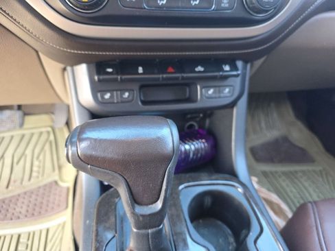 Used 2015 GMC Canyon SLT w/ Driver Alert Package image 16