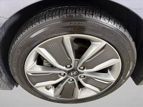 Used 2019 Hyundai Ioniq Limited FWD image 12