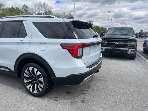 Used 2025 Ford Explorer Platinum w/ LUX Leather Package AWD/4WD image 9