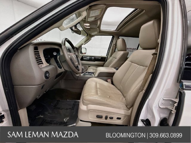 Used 2017 Lincoln Navigator L Select RWD image 3