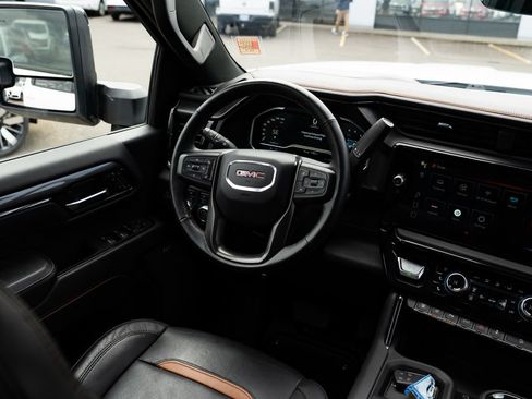 Used 2024 GMC Sierra 2500 AT4 w/ Technology Package AWD/4WD image 10