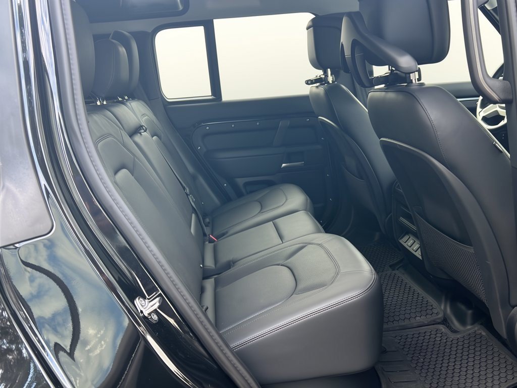 Used 2026 Land Rover Defender 110 X-Dynamic SE AWD/4WD image 29