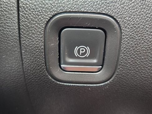 Used 2021 Chevrolet Silverado 1500 LT Trail Boss w/ Bed Protection Package image 32