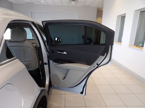 Used 2022 Cadillac XT4 Luxury w/ Cold Weather Package image 21