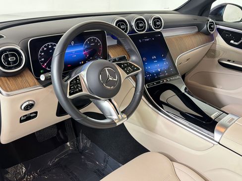 Used 2024 Mercedes-Benz GLC 300 image 4