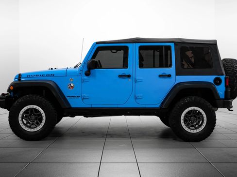 Used 2017 Jeep Wrangler Unlimited Rubicon w/ Connectivity Group AWD/4WD image 11
