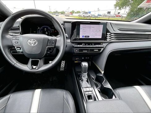 Used 2025 Toyota Camry SE FWD image 13